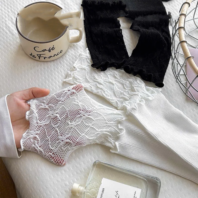 Tất Lưới Ren Thêu Hoa Đi Boot Đen Trắng A003